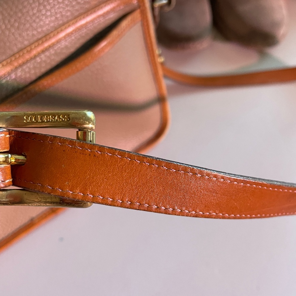 Dooney & Bourke Vintage saddleback design in good vintage condition - Picture 6 of 8